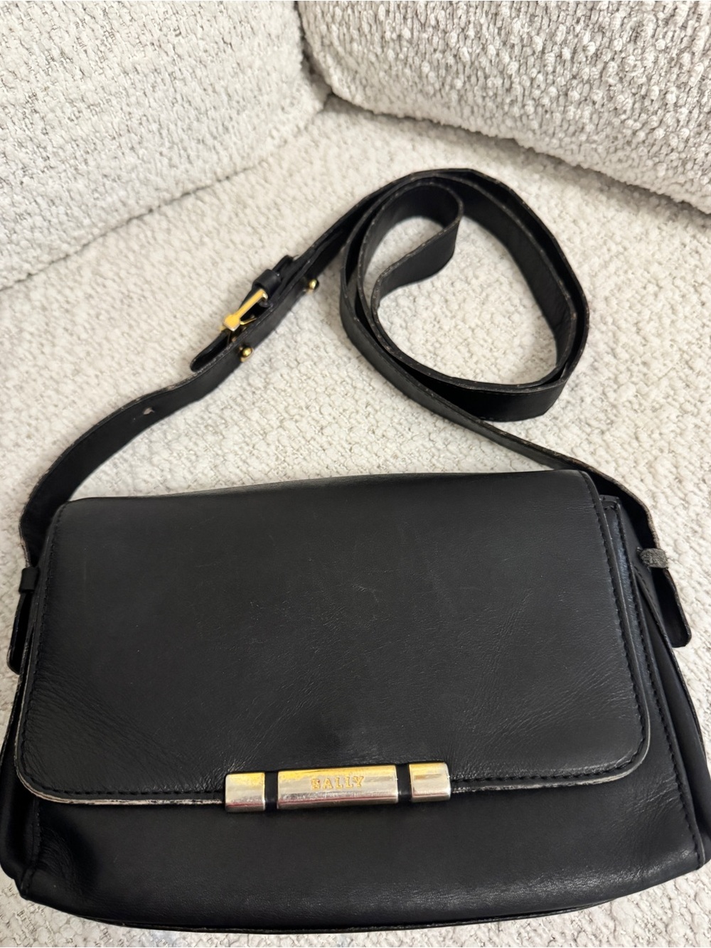Bally Vintage Black Leather Crossbody Foldover Three Pockets Late 80s-mid 90s - Picture 13 of 16